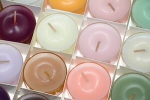 bunte teelichter mit duft